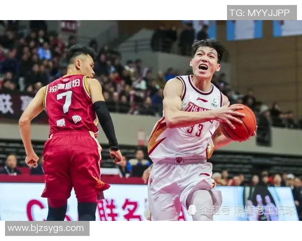 雄鹿与活塞激战正酣13日对决引发球迷热议与期待